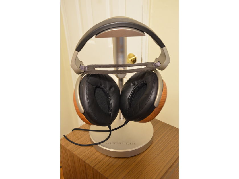 Sony MDR-R10 Legendary headphone (almost NOS condition)