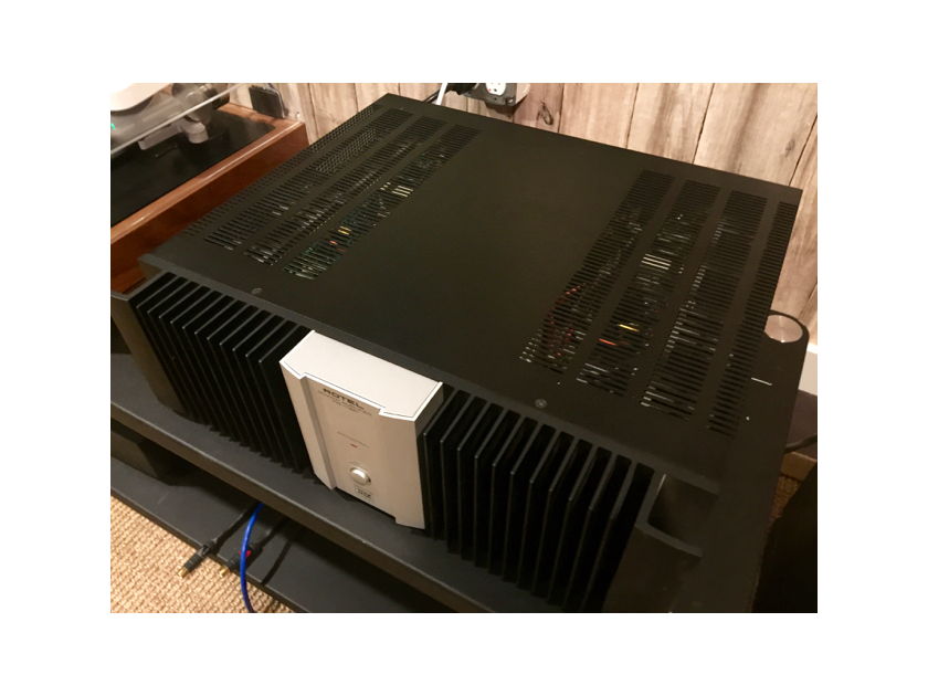 Rotel RB-1080 200W Stereo Amplifier