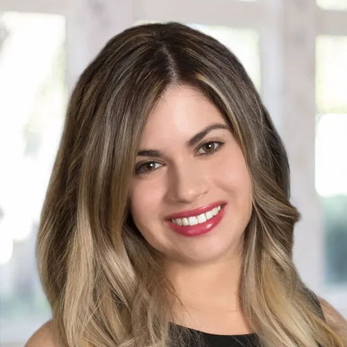 Jannelle  Flores