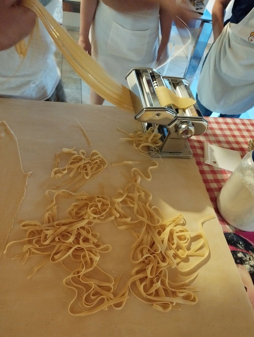 Corsi di cucina Asti: Pasta fresca e tiramisù nella quiete del Monferrato 