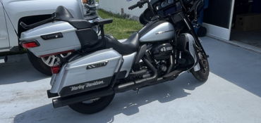 2020 HARLEY-DAVIDSON ULTRA LIMITED motorcycle for rent near Spring Hill, FL