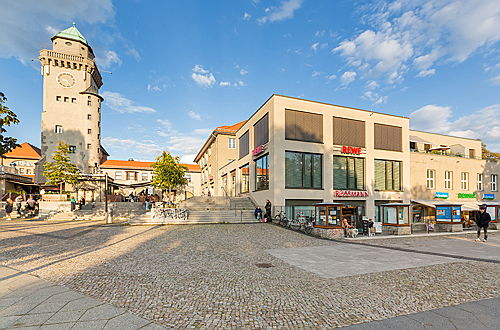  Berlin
- Mit seinen erstklassigen Einkaufsmöglichkeiten und der guten Verkehrsanbindung gilt Frohnau als praktische und komfortable Wohnumgebung