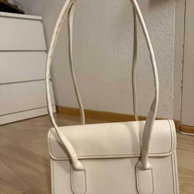 Schultertasche in Weiss