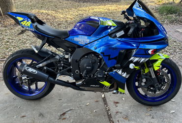 2022 YAMAHA YZF-R1 motorcycle for rent near Austin, TX
