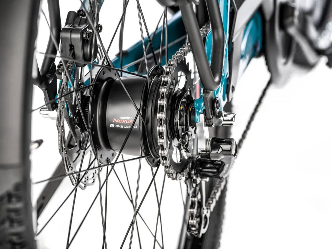 Un vélo électrique Moustache à transmission moyeu Shimano Nexus, aux vitesses intégrées.