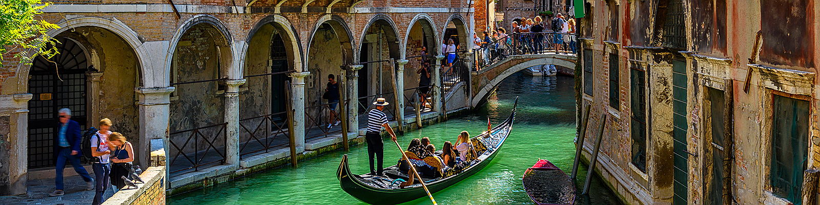  Venezia
- calli-piu-strette-di-venezia.jpg