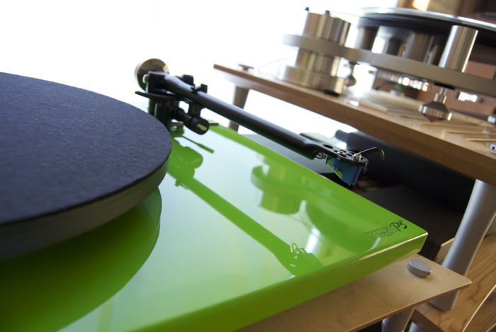 Rega P3-24 Green with Elys2