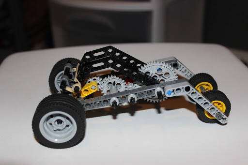 LEGO Rubber Band Car