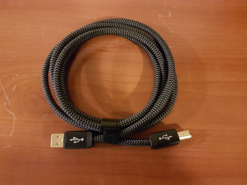 Harmonic Technology USB-Two USB Cable. 1.5 meters (5 feet).