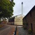 Vue sur la façade de la distillerie Glen Ord dans le nord-ouest des Highlands d'Ecosse