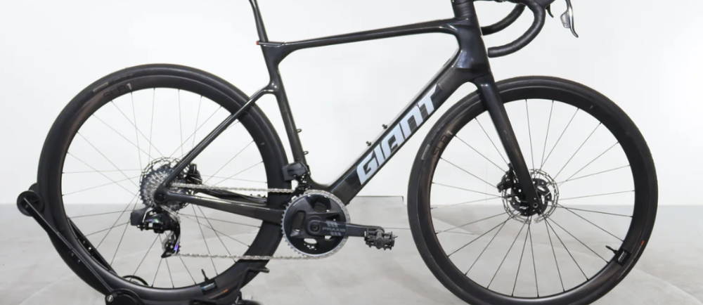 a Giant Defy Advanced E+ Elite 1 electric road bike