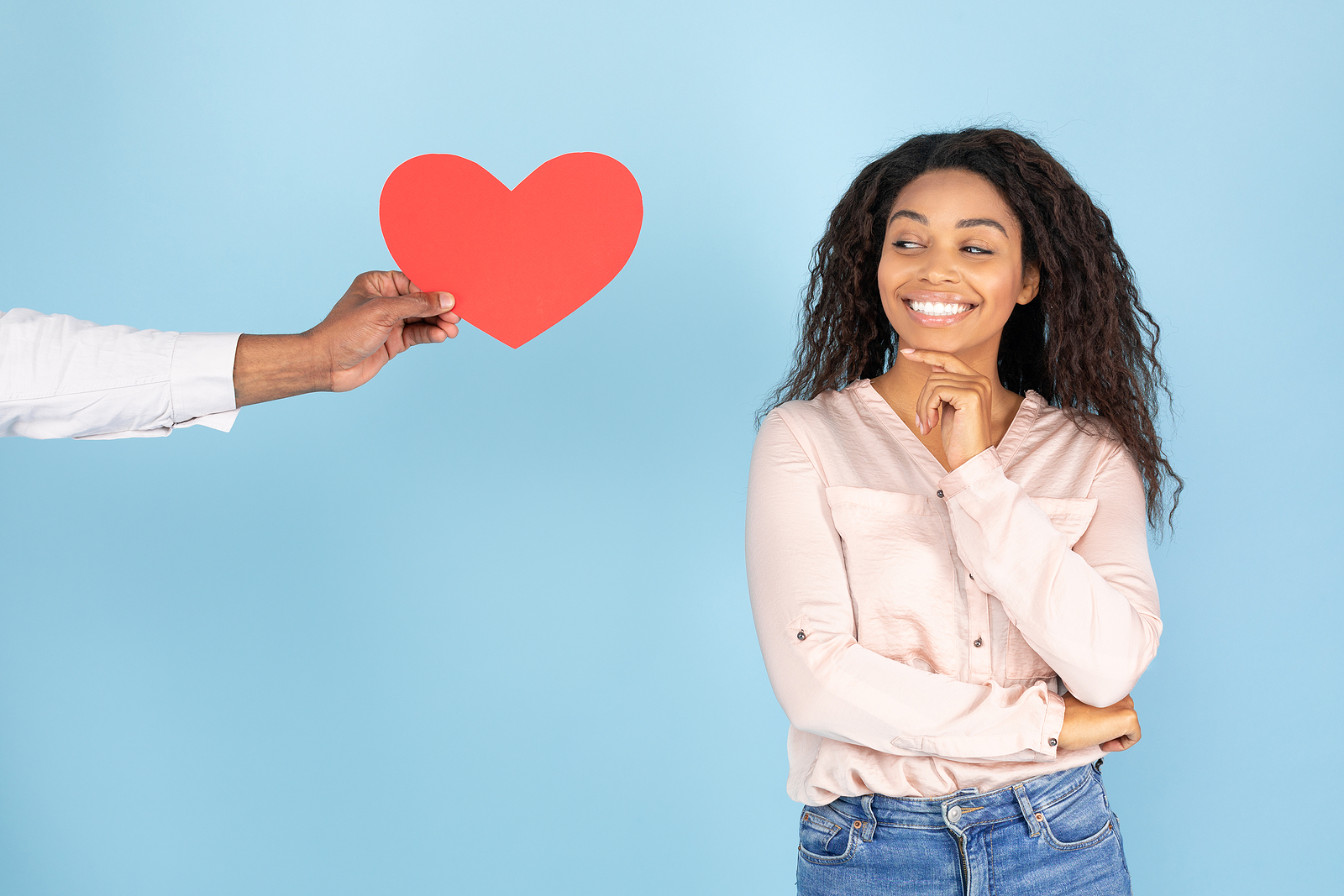 Guardar Descargar vista previa African american woman expressing happiness, man giving red heart shaped card to lady, female looking at it and smiling