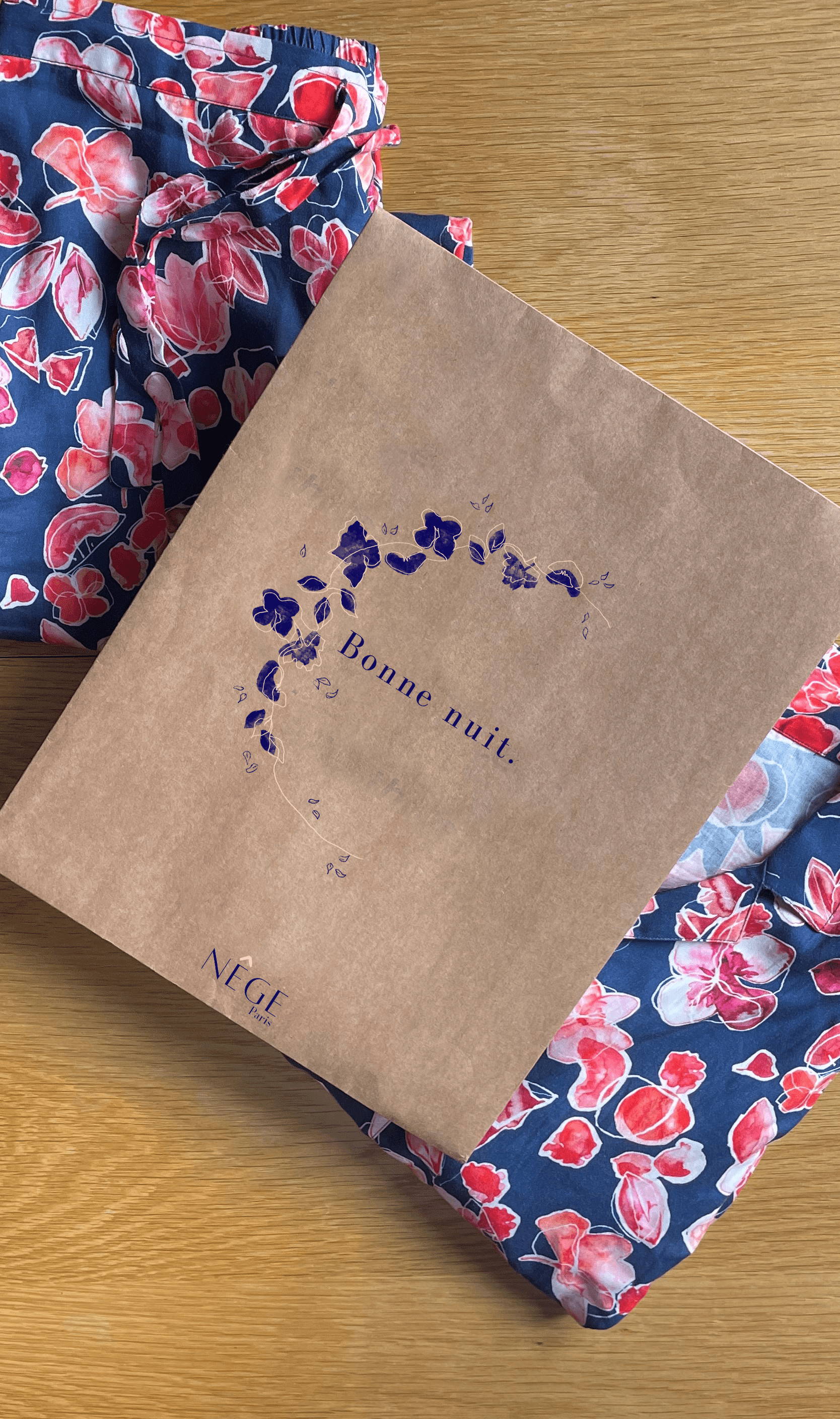 êge Paris - Notre enveloppe minimaliste qui emballe vos pyjamas