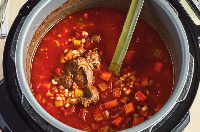 Soupe au boeuf et à l’orge à l’autocuiseur