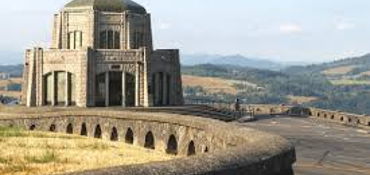 Historic HWY 30 to Vista house and Multnomah Falls near Portland, OR