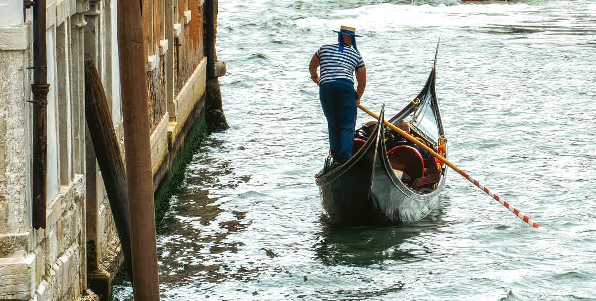 Explore Venice: Guided Doge’s Palace Tour & Shared Gondola Ride - photo 4