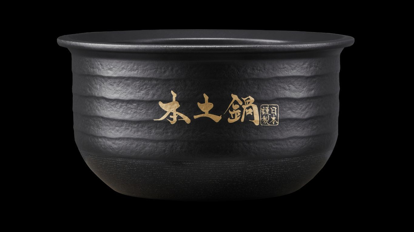 “土でつつむ”お米の甘みと旨みを育む本土鍋の高い蓄熱性