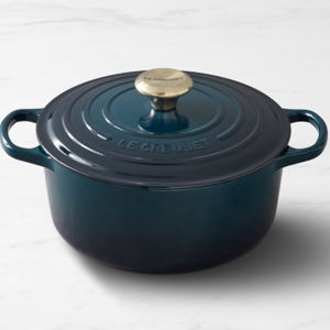 Le Creuset Signature Round Dutch Oven - Agave 5 1/2-Qt.