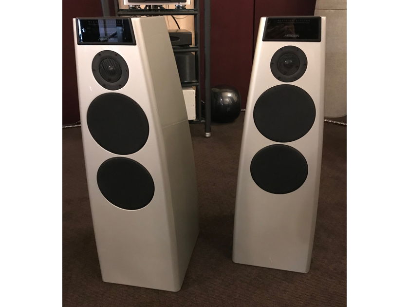 MERIDIAN DSP5200 DSP speakers