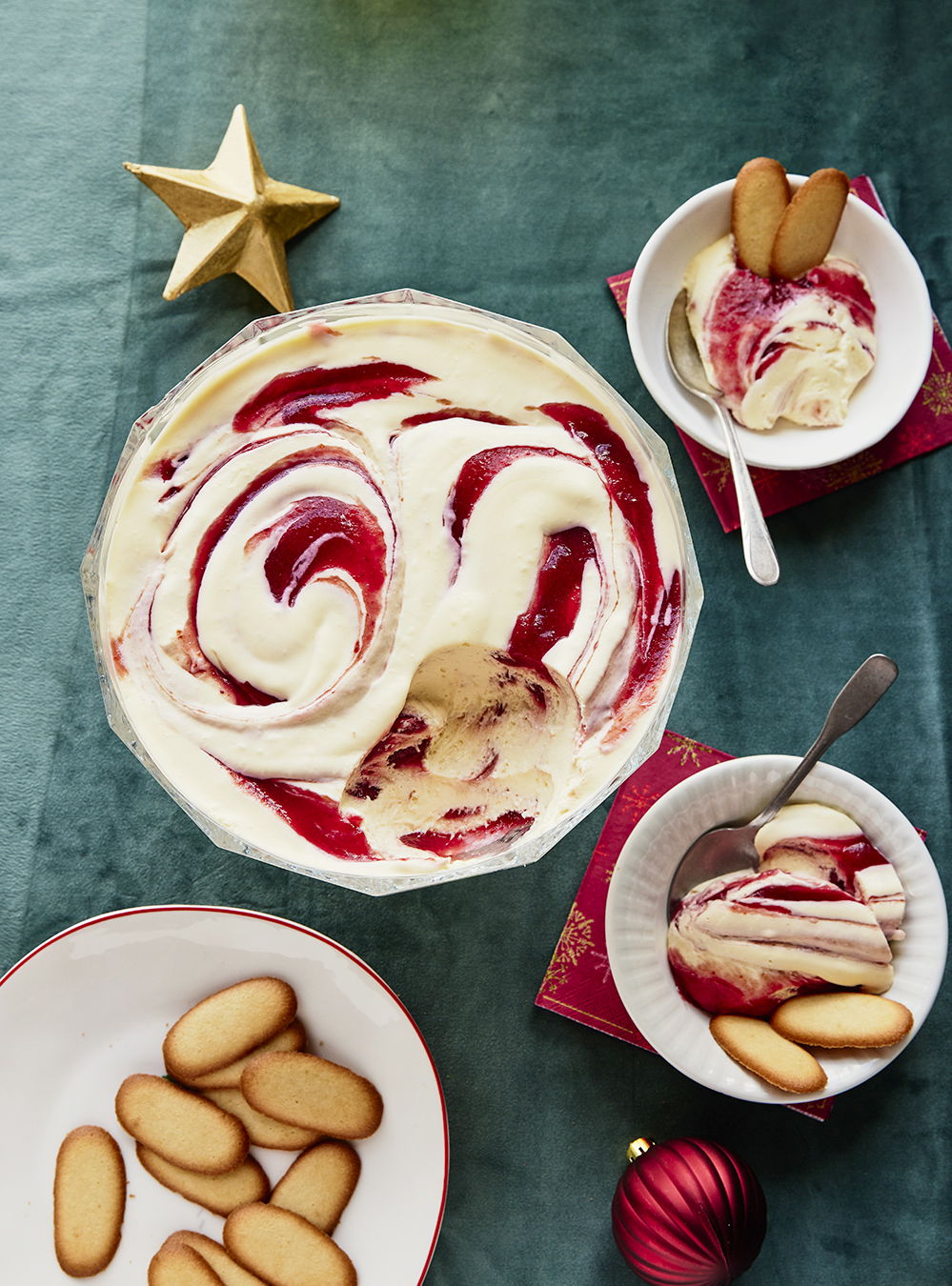 Marbled Cream Cheese and Cranberry Mousse | RICARDO