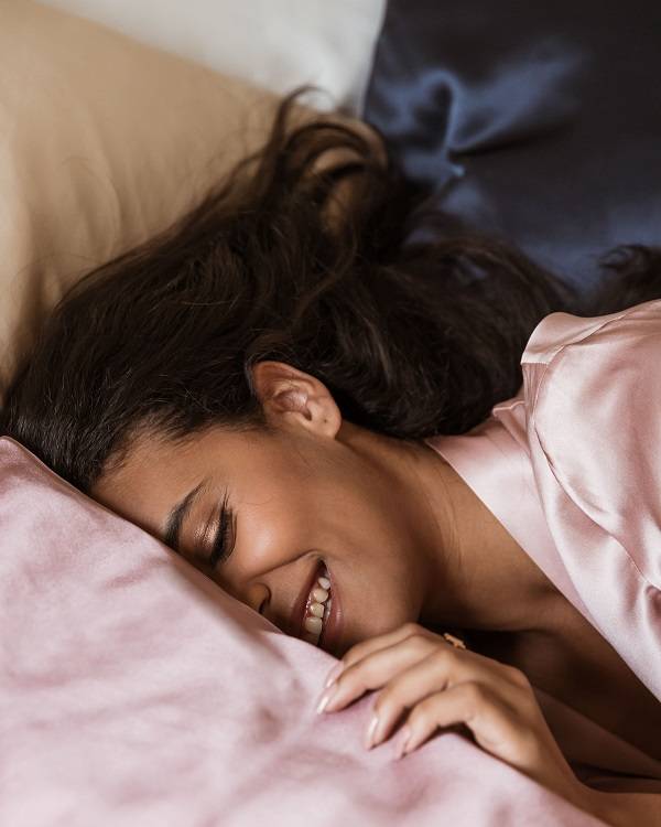 Taie d'oreiller Pure soie pour une nuit de sommeil réparatrice et une peau en bonne santé