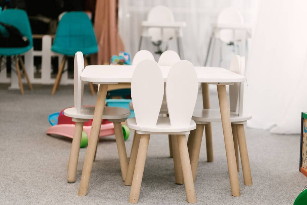 Table and chairs for chidlren.