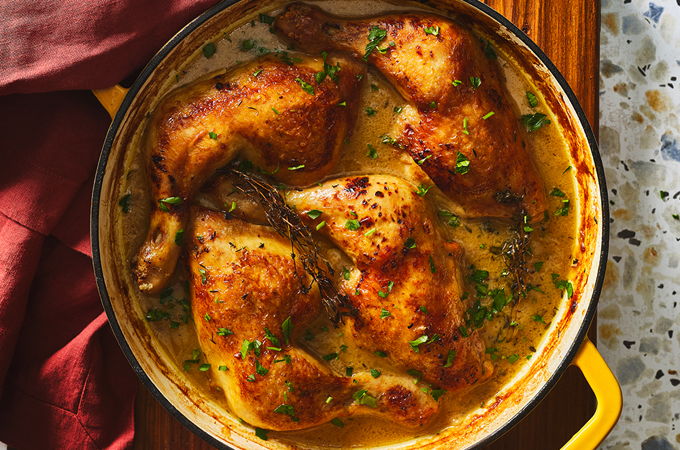 Cuisses de poulet braisées à l’érable, à l’ail et au vin blanc