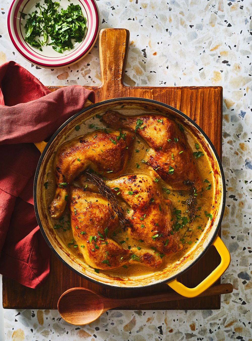 Maple, Garlic and White Wine-Braised Chicken Legs | RICARDO