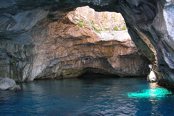  Trapani
- 1484151268-grotta-del-cammello-marettimo.jpg