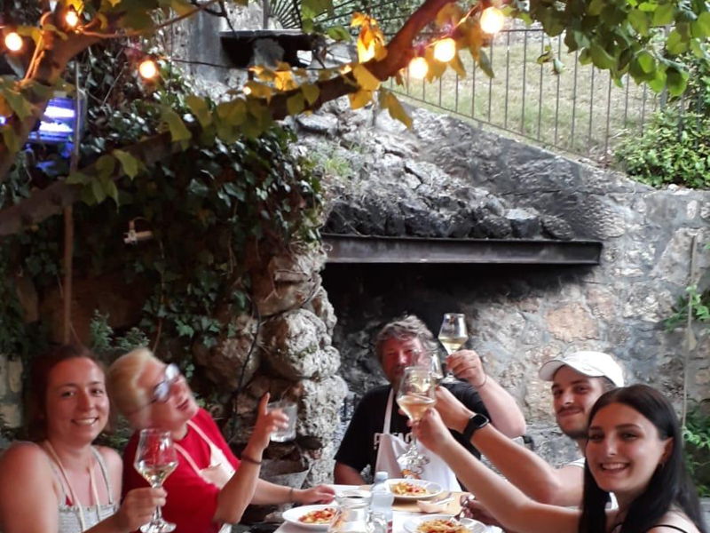 Cours de cuisine Marzana: Expérience pizza : pâtes et garnitures à déguster ensemble