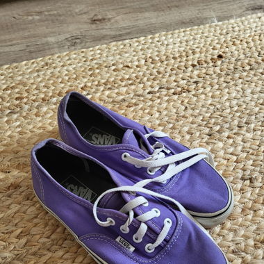 lila Vans