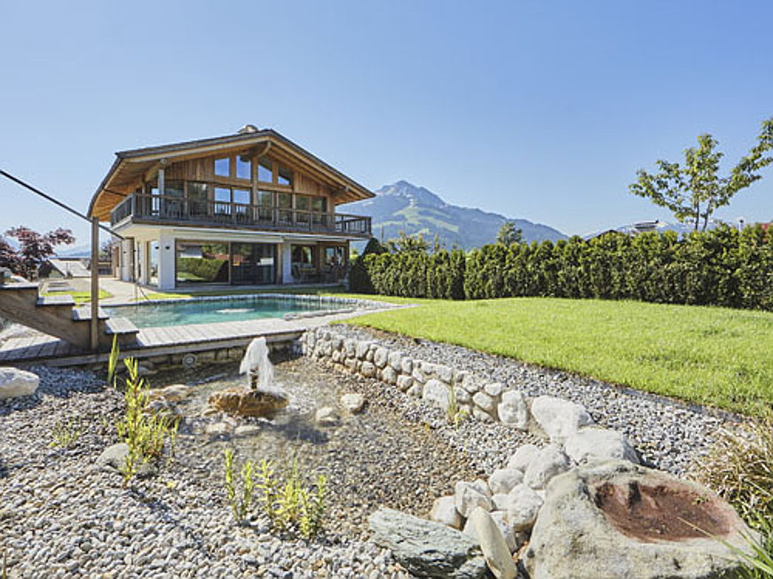  Monza
- This traditional Tyrolean chalet is located in St. Johann and is currently on sale for 4.9 million euros. The approx. 450 square metre property comprises five bedrooms, four bathrooms, a sauna, and a home gym.