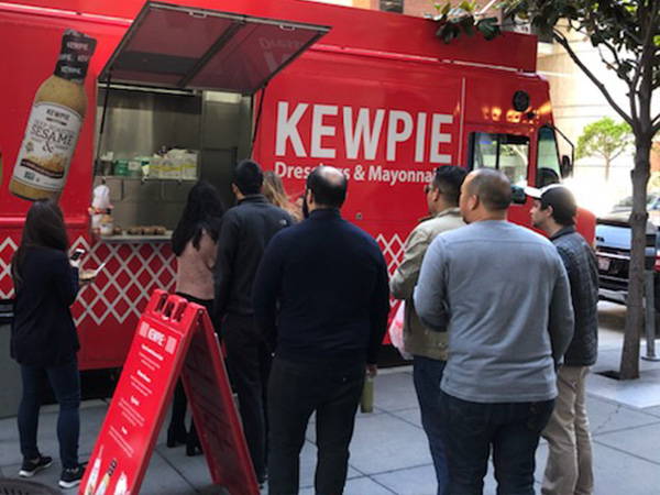 Line of cutomers on Mission street