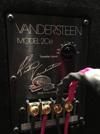 Vandersteen Model 2Ce Signature II Mint in Light Oak. E...