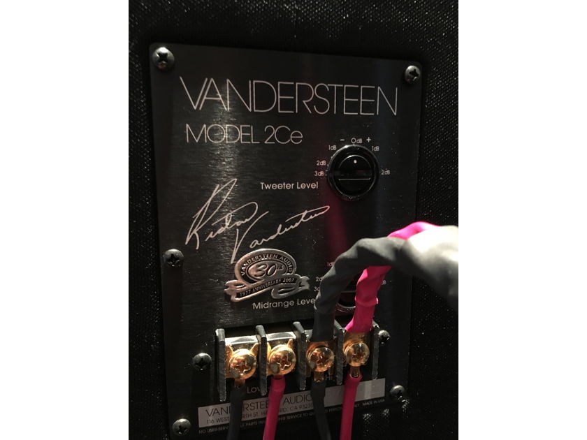Vandersteen Model 2Ce Signature II Mint in Light Oak. Email for pics