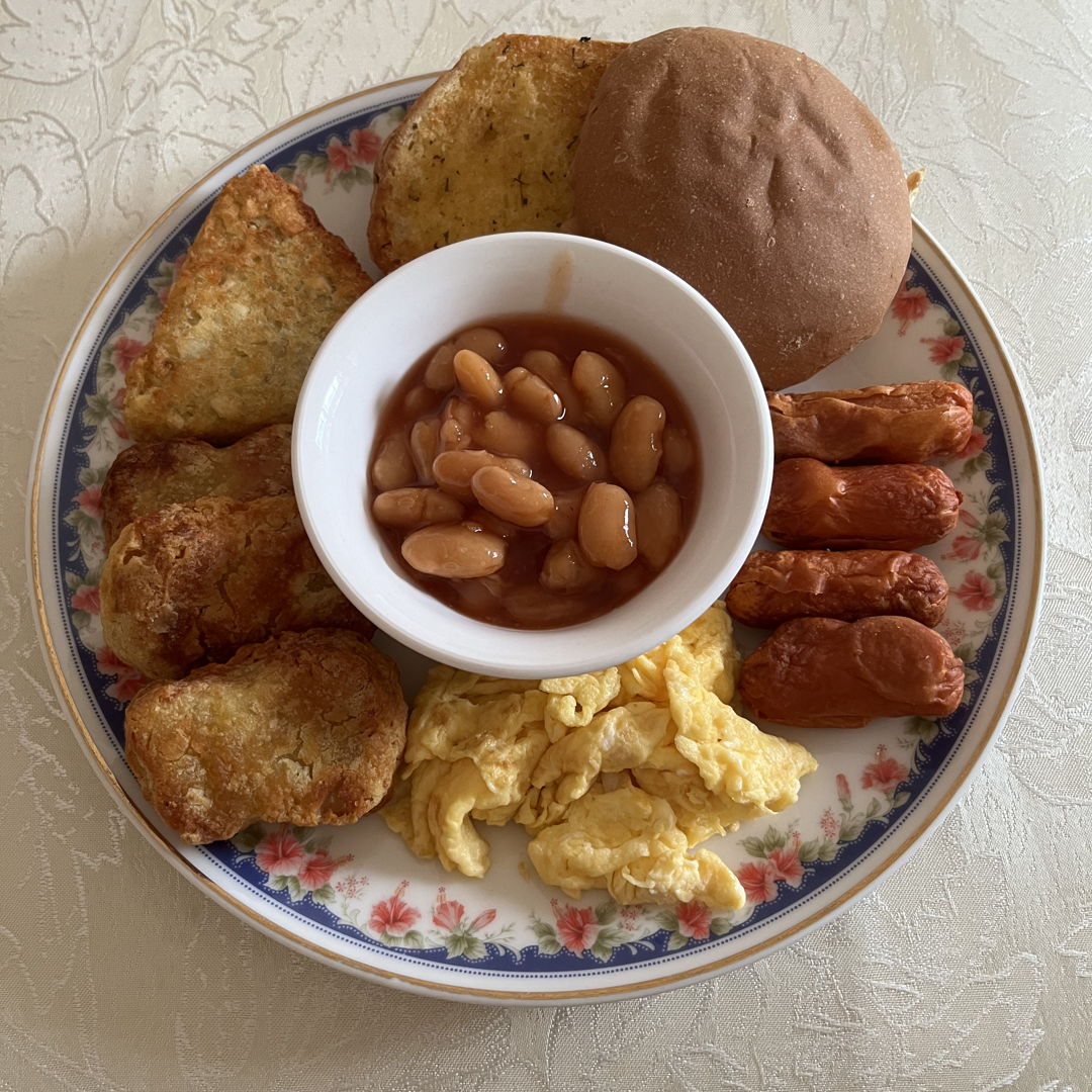 Western food for brunch!! So yummy!
Garlic bread, hash brown, chicken nuggets, scrambled eggs, chicken sausages, baked beans 😉👍🏻💛