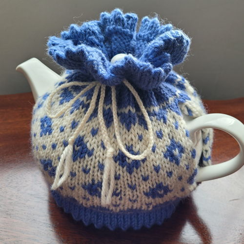 Vintage blue and white fairisle tea cosie using 8 ply