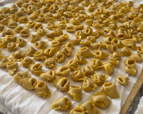 Corsi di cucina Carpi: Corso di cucina sui tortellini con una Cesarina