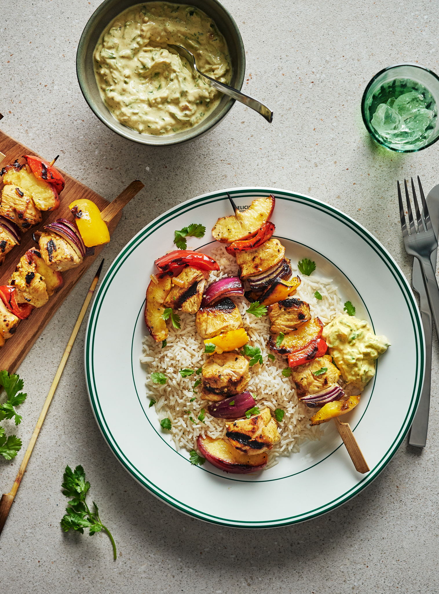 Chicken and Peach Skewers with Creamy Onion Soup Sauce | RICARDO