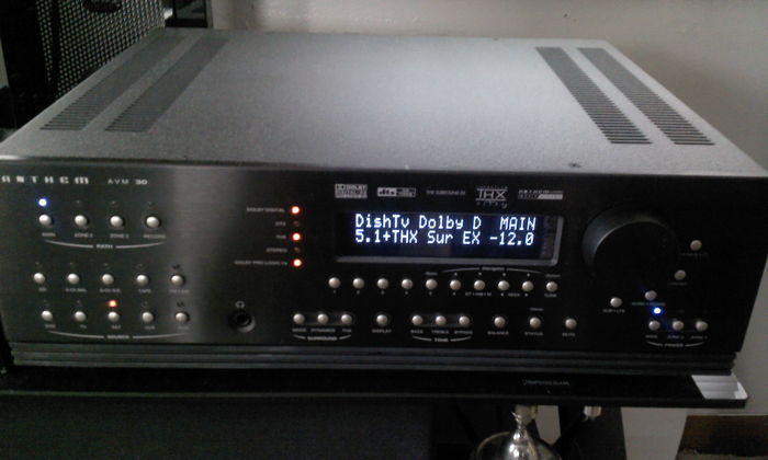 Anthem Avm 30 w/ 2 Remotes MINT!  Superb preamp section...