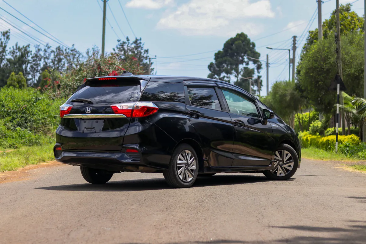 2016 Honda Fit Shuttle — Royal Max Motors — photo 8 of 12