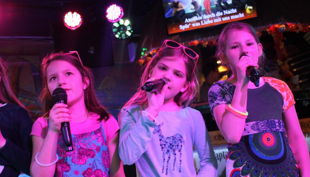 green mango kinder singen im licht