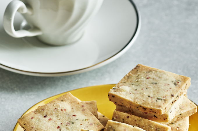 Shortbreads salés au poivre rose et au romarin