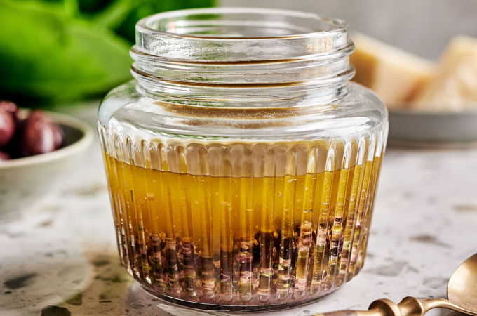 Vinaigrette au parmesan et aux olives noires