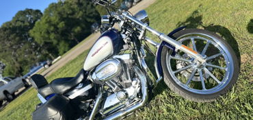 2006 HARLEY-DAVIDSON XL 1200C SPORTSTER CUSTOM (TWO-TONE) motorcycle for rent near Mooresville, NC