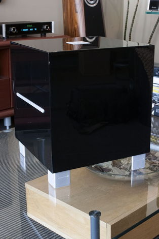 REL Acoustics R218 Compact Powered Subwoofer