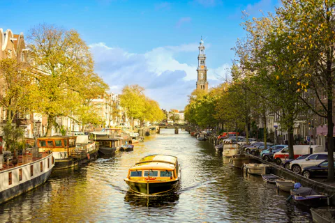 Amsterdam: 60-Minute Guided Private Canal Cruise with Drinks