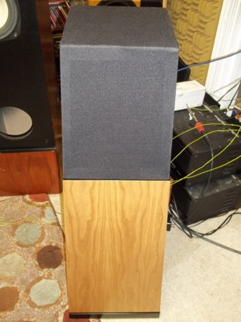 DECWARE ERR RADIAL SPEAKERS  LIKE NEW LESS THAN 10 HOUR...