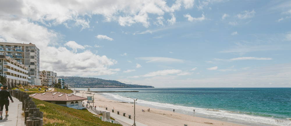 Redondo Beach walkway and people on the beach