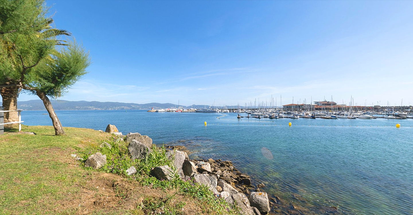  Pontevedra, Espagne
- Sanxenxo Port, Playa da Panadeira, Pontevedra.jpg